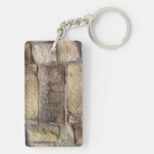 壁にもう一つ煉瓦が積み上がっている キーホルダー (裏面)