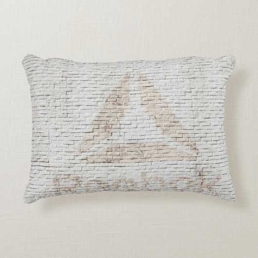 壁に付いたリーボックのロゴの写真を閉じる アクセントクッション (正面)