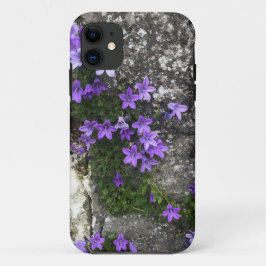 壁に生えるカンパニュラの花 iPhone 11 ケース