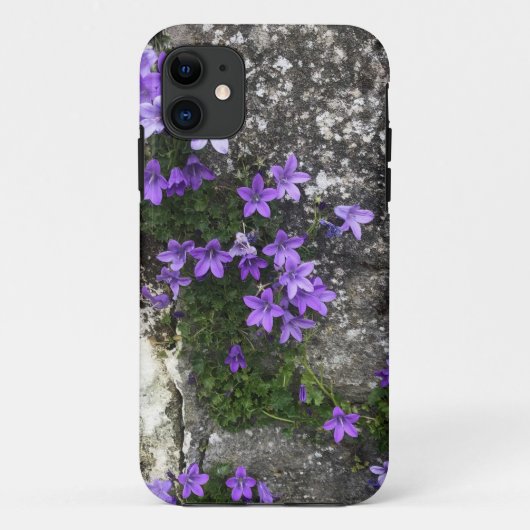 壁に生えるカンパニュラの花 Case-Mate iPhoneケース (裏面)