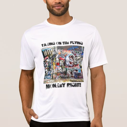 壁に Tシャツ (正面)