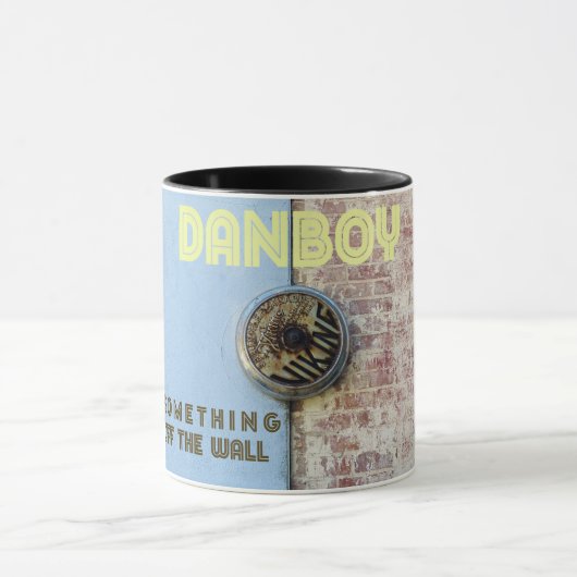 壁のコーヒーマグの外の何か マグカップ (中央)