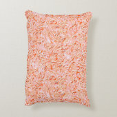 壁のテクスチャのように見える、サーモンカラー アクセントクッション (裏面(縦))