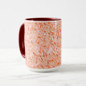 壁のテクスチャのように見える、サーモンカラー マグカップ (正面左)