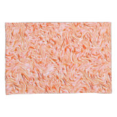 壁のテクスチャのように見える、サーモンカラー 枕カバー (正面右)