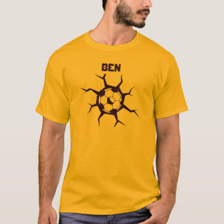 壁の中のサッカーボール Tシャツ