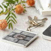 「壁の後ろから見る」 キーホルダー (側面)