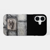 「壁の後ろから見る」 iPhone 16ケース (裏面横)