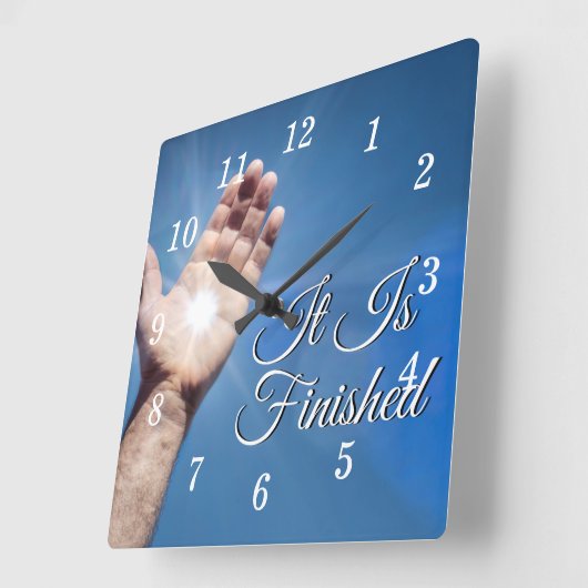 壁の時計が出来上がっている スクエア壁時計 (傾斜)