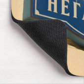 壁の看板のクローズアップ マウスパッド (コーナー)