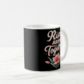 壁を壊し、歴史を作る – Intl Women's Day コーヒーマグカップ (正面右)