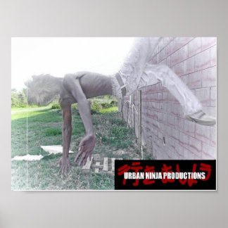 壁を覆う ポスター