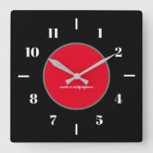 壁掛け – 黒い背景の赤い円モダン スクエア壁時計 (正面)