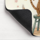 壁紙に鳥を捕まえるジンジャー猫 マウスパッド (コーナー)