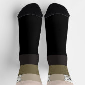 壁、ベージュ、ダークカラーを見下ろすクマ ソックス (上部)