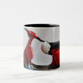 壁、Stromboliの島による赤いスクータ、 ツートーンマグカップ (中央)