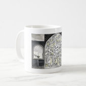 壊れたしかし粉砕されなかったマグ コーヒーマグカップ (正面左)