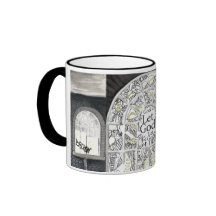 壊れたしかし粉砕されなかった黒い扱われたマグ