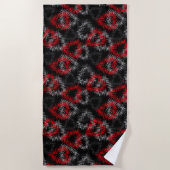 壊れたハートは黒い背景に赤と灰色 ビーチタオル (正面)