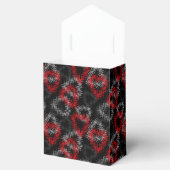 壊れたハートは黒い背景に赤と灰色 フェイバーボックス (オープン)