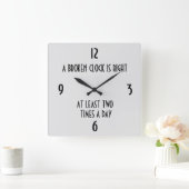 壊れた時計は1日に少なくとも2回正しい スクエア壁時計 (ホーム)