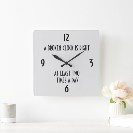 壊れた時計は1日に少なくとも2回正しい スクエア壁時計 (ホーム)