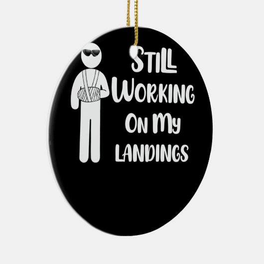 壊れた腕の子供たちが着陸に取り組む セラミックオーナメント (右)