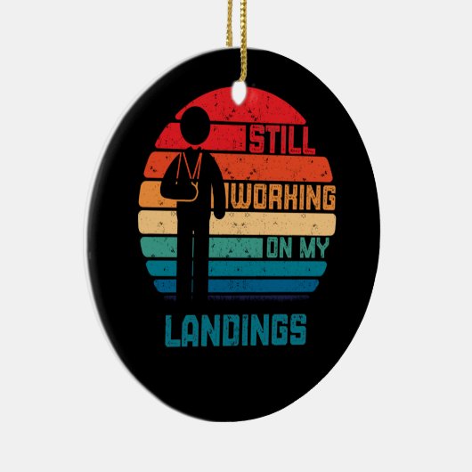 壊れた腕の子供たちが着陸に取り組む セラミックオーナメント (右)