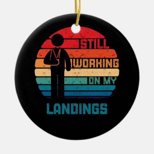 壊れた腕の子供たちが着陸に取り組む セラミックオーナメント (正面)