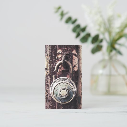 壊れた錆ついたアメリカの南京錠のセキュリティビジネス 名刺 (スタンド正面)