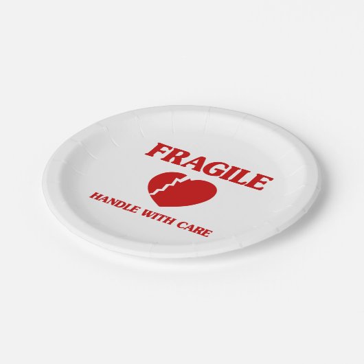 壊れやすいハートハンドル気に付き ペーパープレート (アングル)