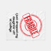 壊れやすい私は大学で娘を降ろしたばかりだ フリースブランケット (正面(横))