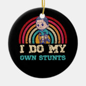 壊カッコいいれた脚のデザイン男性へ女性が脚を壊した セラミックオーナメント (正面)