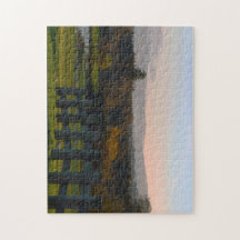 壮大なアイルランドの風景。湖への道