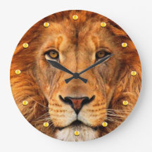 壮大なライオンの頭は美しく王室