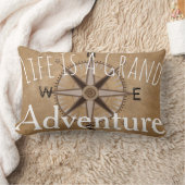 壮大な冒険のタイポグラフィ及びコンパス ランバークッション (ブランケット)