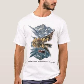 壮大な山の反射と赤いボートの自然芸術 Tシャツ