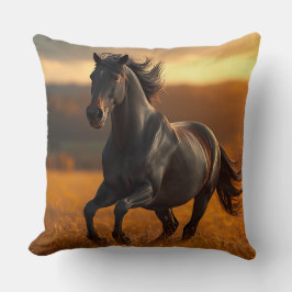 壮大な黒い種馬の馬+秋の夕日+風景 クッション
