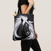 壮大な黒馬 トートバッグ (クローズアップ)