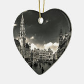 壮大場所、ブリュッセル、ベルギー セラミックオーナメント (左)