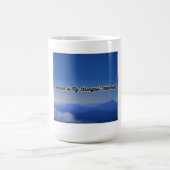 「声を大きくささやく：沈黙の力」 コーヒーマグカップ (中央)