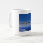 「声を大きくささやく：沈黙の力」 コーヒーマグカップ (正面左)