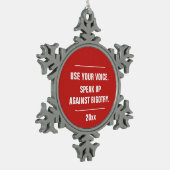 声を大話年に使う スノーフレークピューターオーナメント (左)