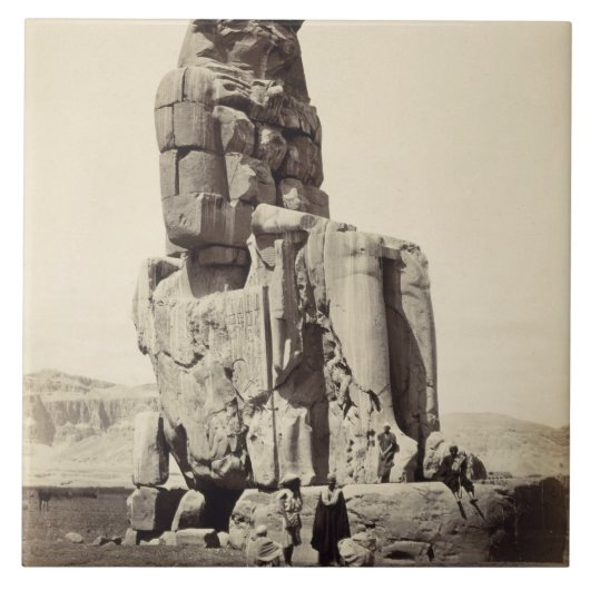 「声Memnon」、Amenhotep Iの巨大な彫像 タイル (正面)