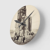 「声Memnon」、Amenhotep Iの巨大な彫像 ラウンド壁時計 (傾斜)