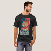 変なことを言わないと死ぬわ Funny Capyba Tシャツ (正面フル)