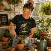変わったカエルが水やりをする おもしろTシャツ トライブレンドTシャツ