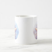 変わった形の石の上のヒトデ コーヒーマグカップ (中央)