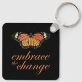 変化を受け入れる – オレンジ色の蝶 キーホルダー (裏面)