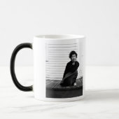 変形させるマグ-公式のレベッカの歩行者プロダクト モーフィングマグカップ (左)